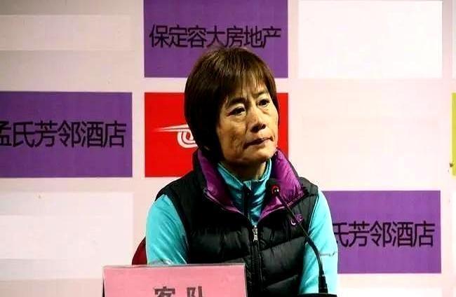 同样是中国女足，换个主帅，打法立马就变了。水庆霞那套更像“以人定阵”，她爱用