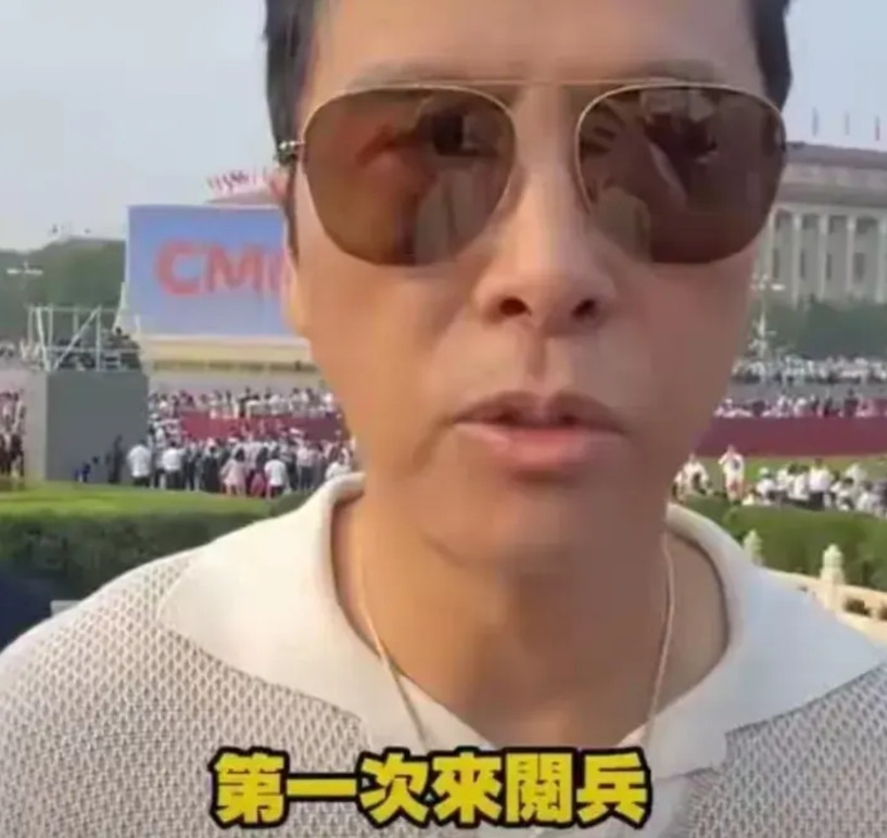 参加阅兵式两位一线演员代表！一，甄子丹，62岁，中国香港男演员、导演、制片人