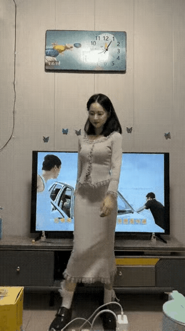 一个人的表演，你静静看着就好