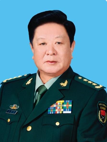 他曾任沈阳军区司令员李德生的秘书。45岁任第16集团军政治部主任、政委。54岁起