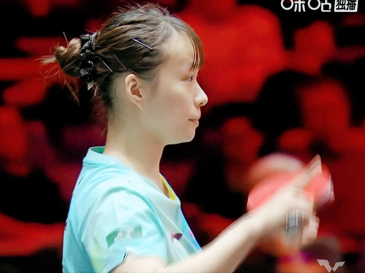 突发！石洵瑶请求了鹰眼！今天张安和石洵瑶的比赛中，已经被裁判判了2个发球回