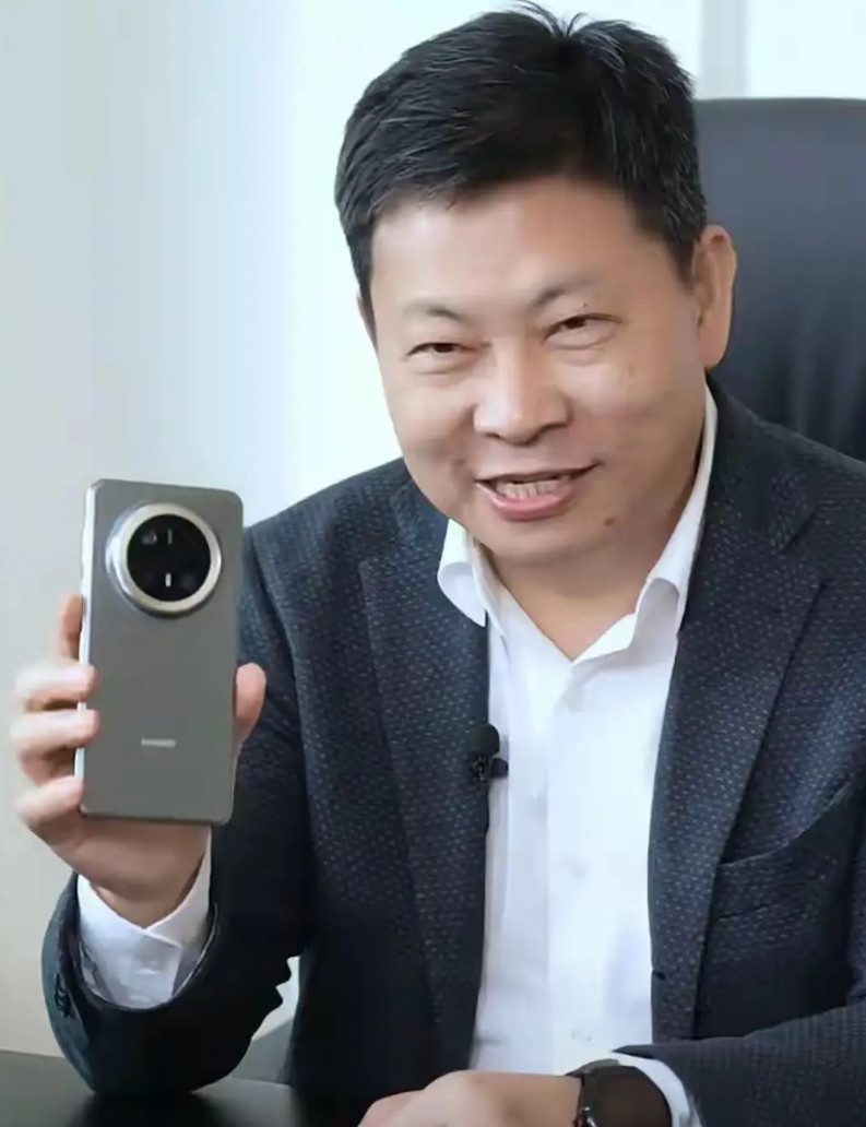 中国人都有外号，余承东“余大嘴”，因为敢说真话实话，王传福“船夫哥”，董明珠