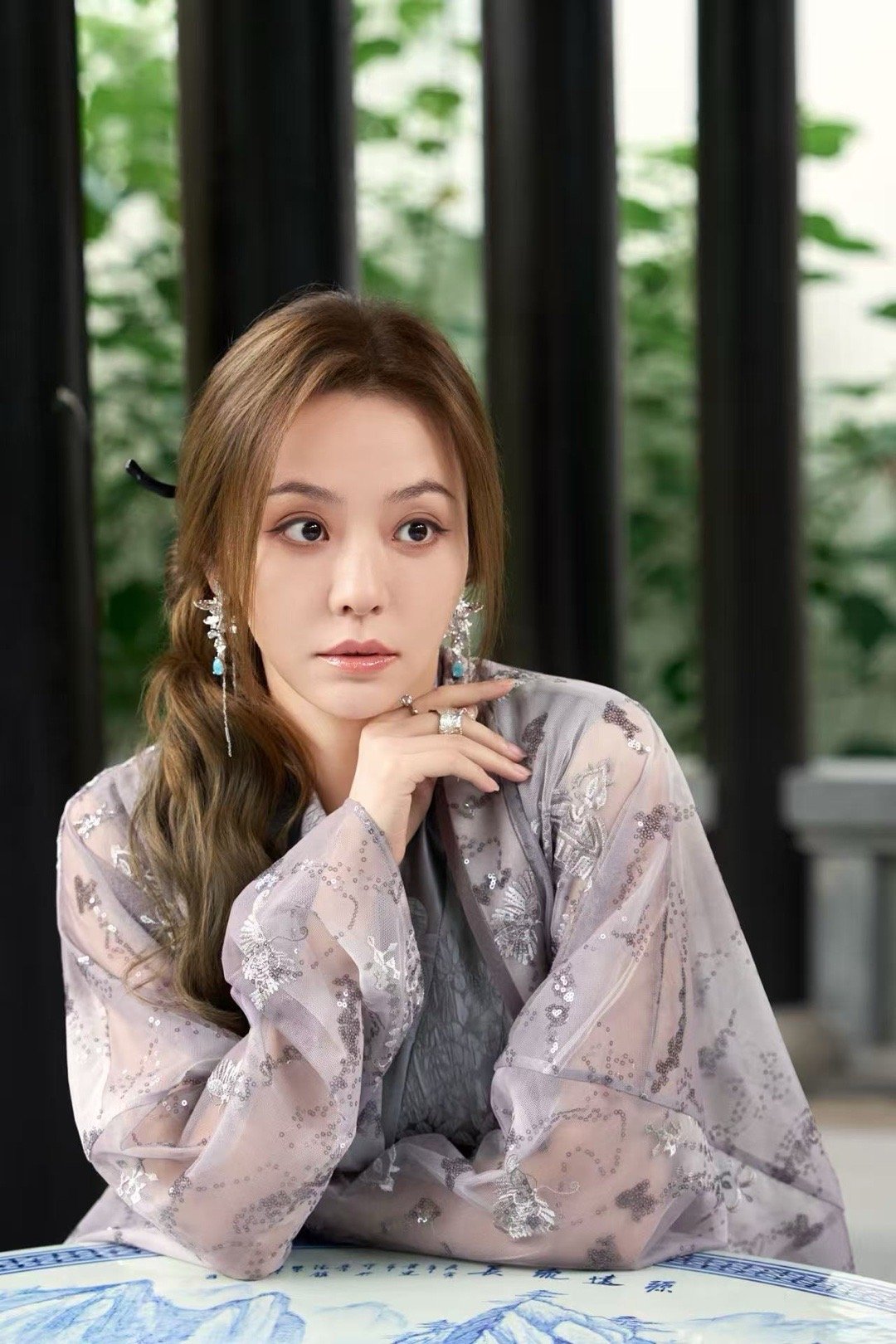 张靓颖穿汉服美我一大跳谁懂！彩排镜头里的珍姐已经美翻了，正片花絮更是杀我！这造