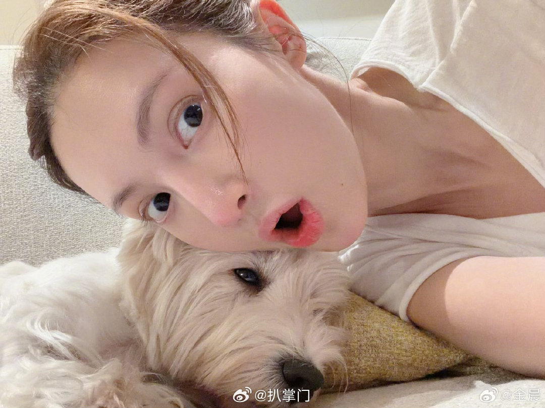 金晨要变成不好惹的模样金晨的身材，谁看了不说一句太牛了啊，就是说金晨这样自律的