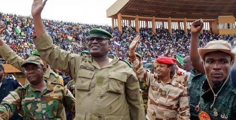 尼日尔军政府敢把法国铀矿、中国油企、澳洲金矿一口气收归国有，不是莽撞，是算准了“