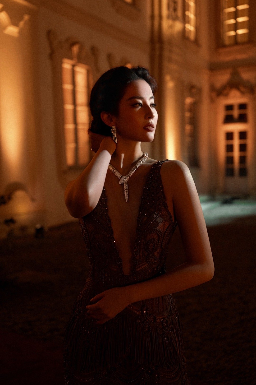 还以为刘亦菲在展示美貌宝格丽：看我，看我，看我，刘亦菲：看宝格丽，看宝格丽，看宝