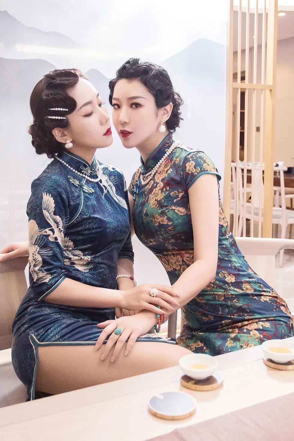 旗袍的美，真的绝了！很多人觉得旗袍端庄古板，其实现在改良旗袍超有生命力。像奶白