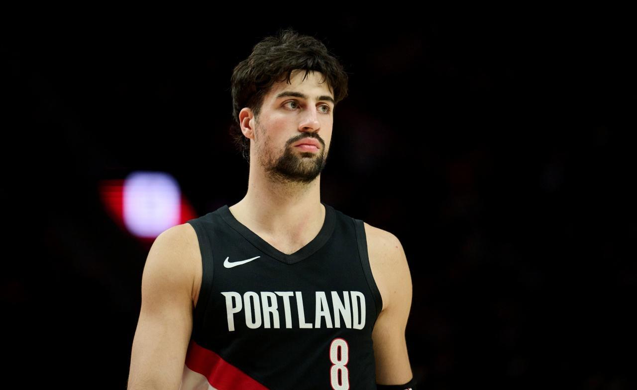 揪心又现实！阿夫迪亚抢板伤退，开拓者球迷心声：盼摆烂给杨瀚森腾机会在开拓者对阵尼