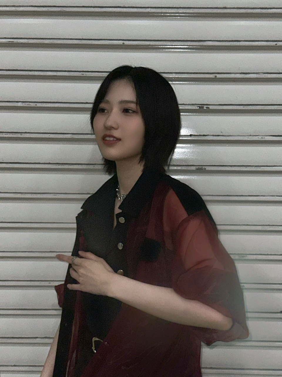 的野美青「今日は幕張の時の写真載せるね。かっこつけてたつもりですがほぼ半目でした