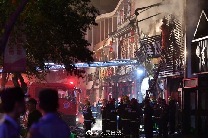 【#银川烧烤店31死爆炸事故一审宣判#】#银川烧烤店燃气爆炸15人被判刑#据银