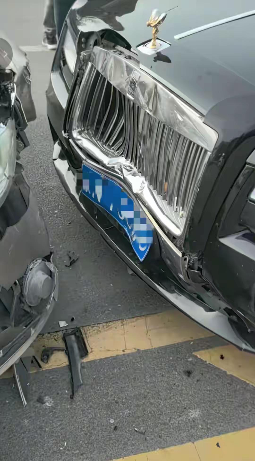 “老头乐”变“老头哭”！这场车祸让人无语。10月31日，有网友发布视频称，河北石