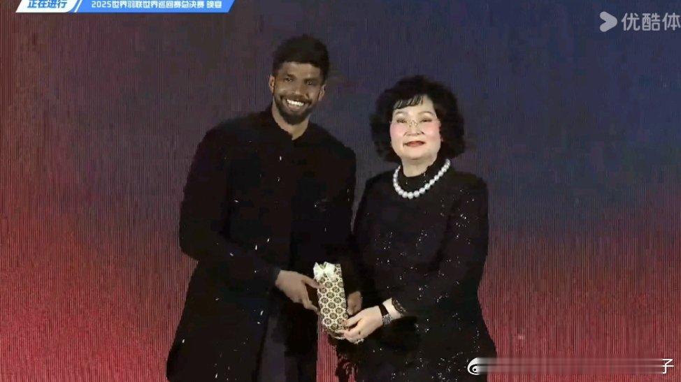 2025年世界羽联年终总决赛出乎意料的最佳着装奖：兰基雷迪和瓦尔达尼评论说因为