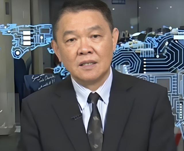 中天专家：原来以为电磁弹射很难，因为美国的福特号航母，测试3年5个月。而福特级的