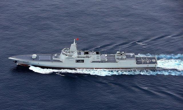 055A电磁炮300公里外精准命中，全电推进静音领先，确立对美海军技术代差。