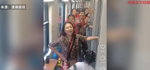 “太没素质了！”7月27日，一列前往长春的火车上，一群老人竟在卧铺过道上跳广场舞