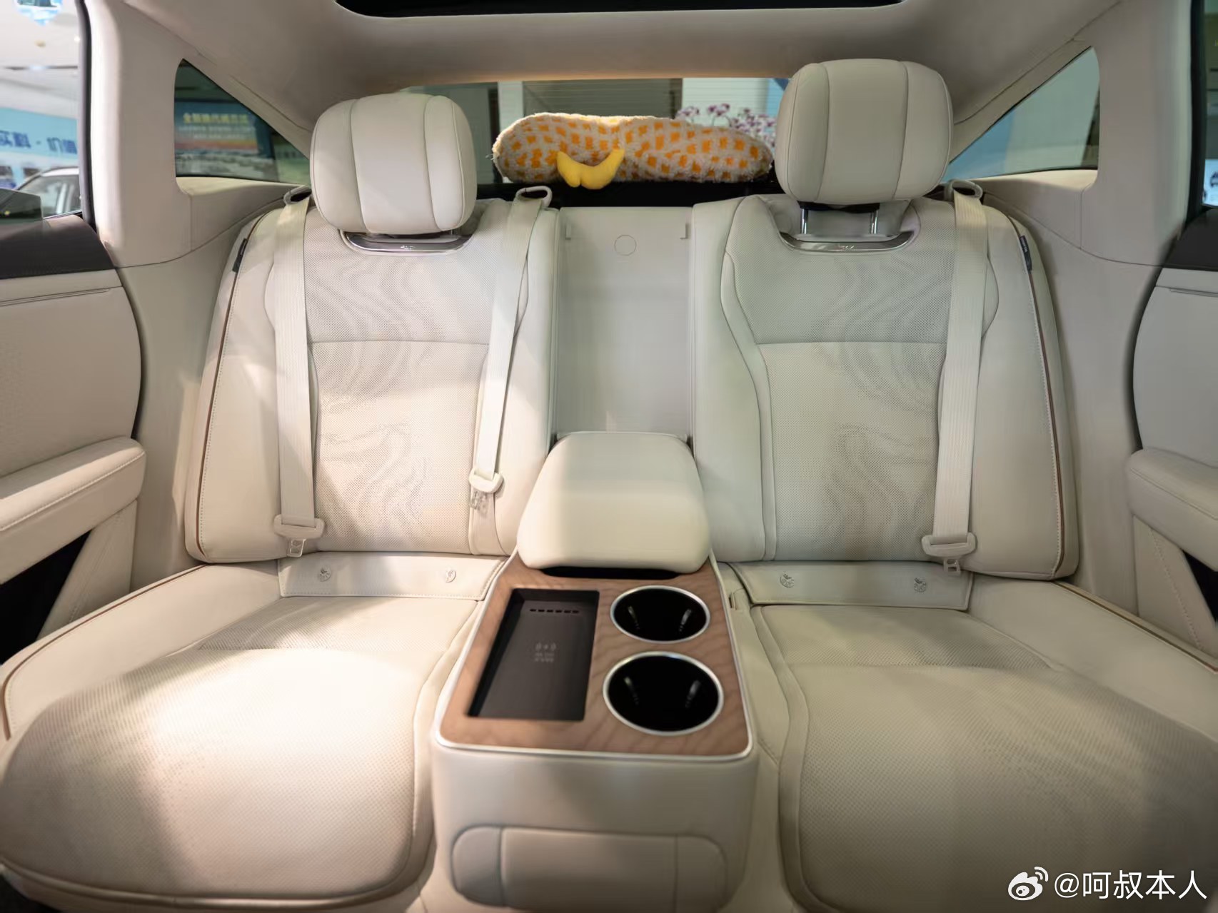 丰田铂智7实车全面到店这两天路过丰田的时候我已经看到了，看完实车再回头想想它的