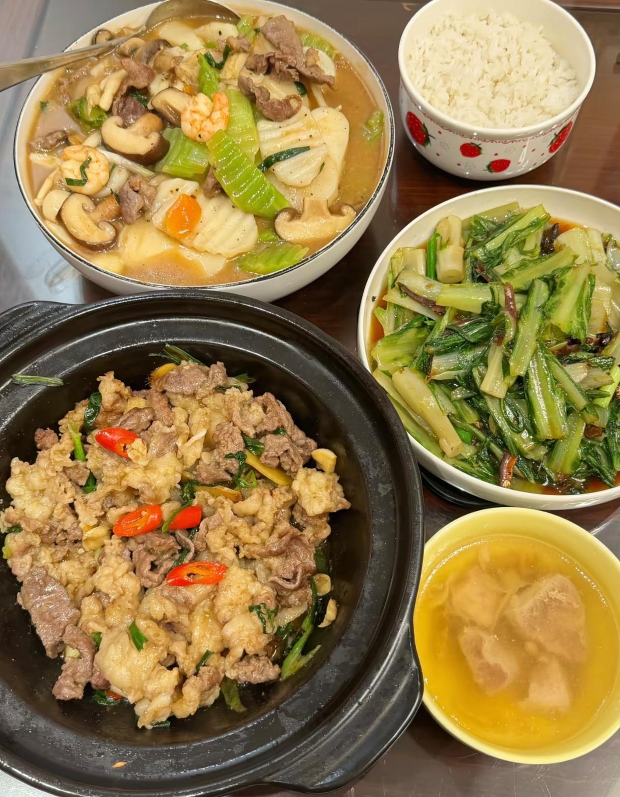 广东人对鱼虾海鲜是真的有执念！公司同事是广东人，一日三餐都带着地道的广东特色。