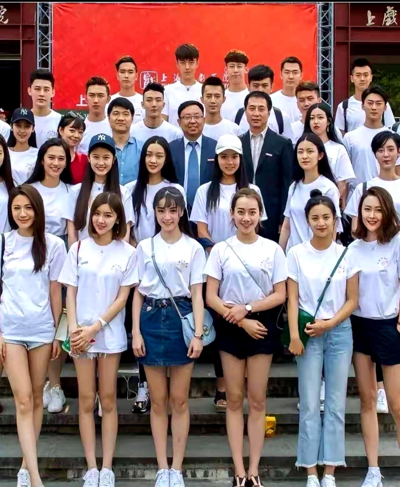 一张大学合照就能看出谁以后能红？还真别说，田曦薇这事儿就挺典型的！最近有网友