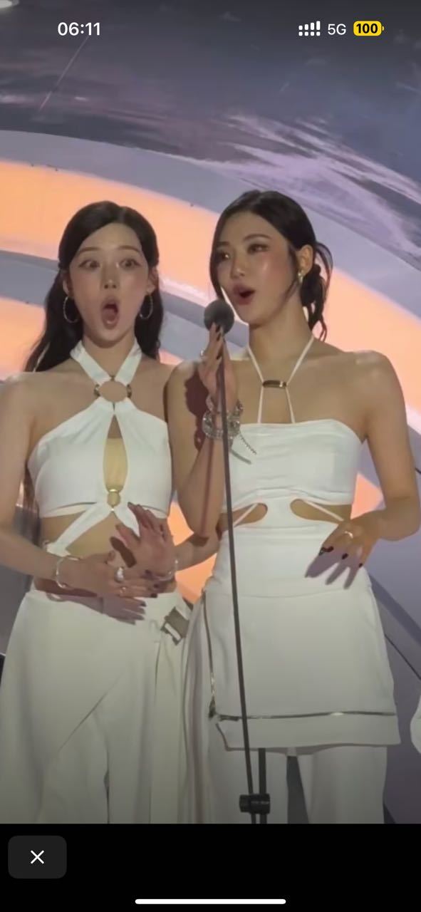 小说里刀锋般下颚线​​​