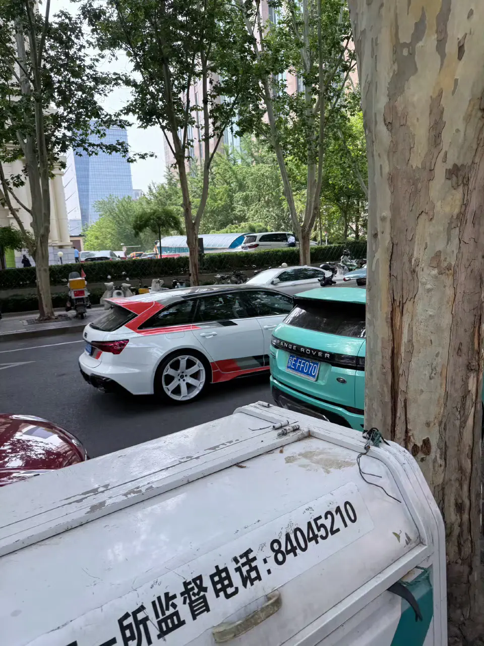 北京有钱人的品味确实可以，比如这台落地250多万的奥迪