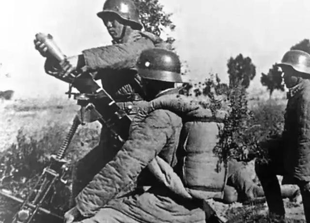 民国100万银元可以养多少军队？在30年代，中央军军饷是最高的，普通士兵月薪可以