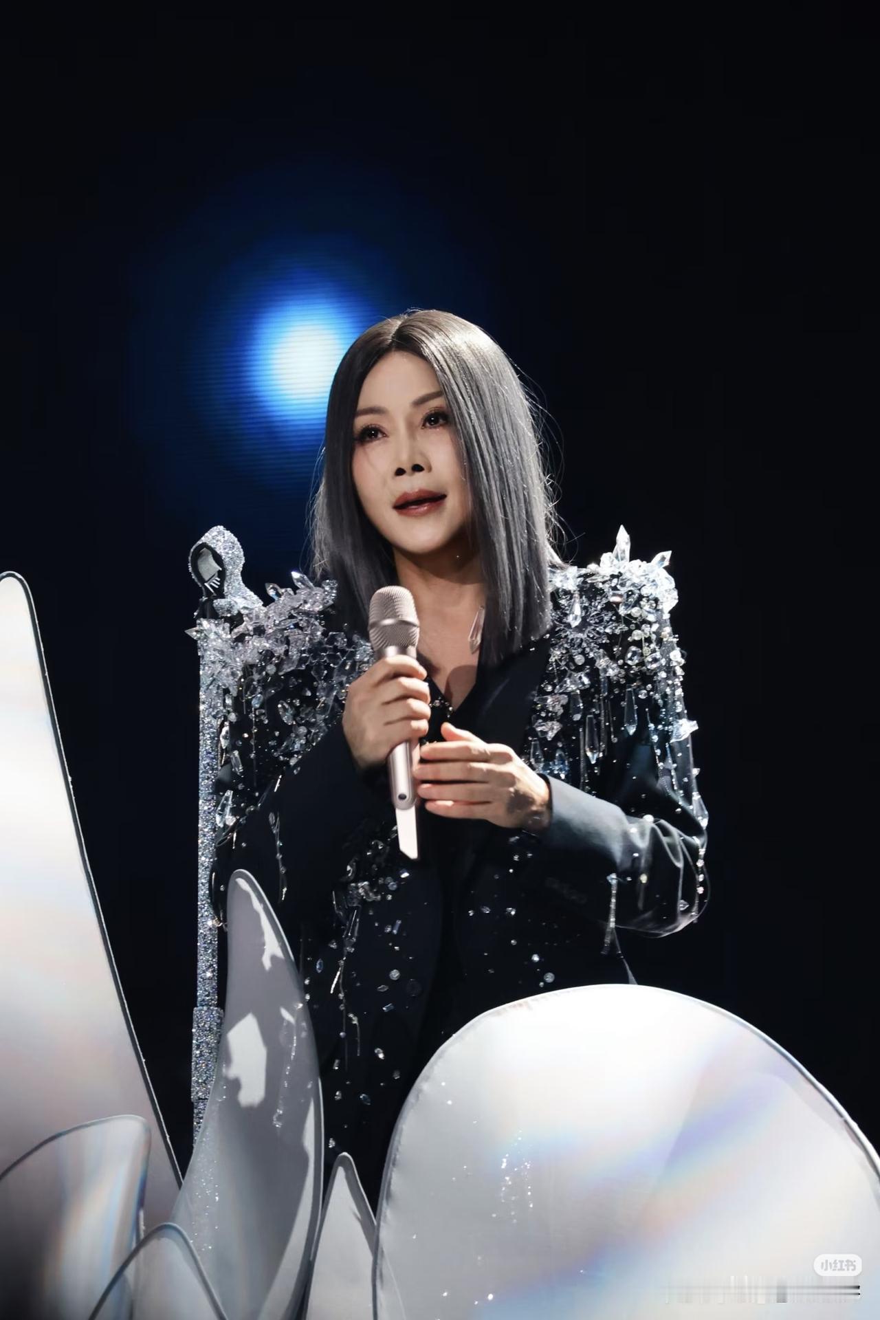 倘若田震和那英在同一天举办演唱会，你会选择去看谁的呢？最近，田震和那英都举行了