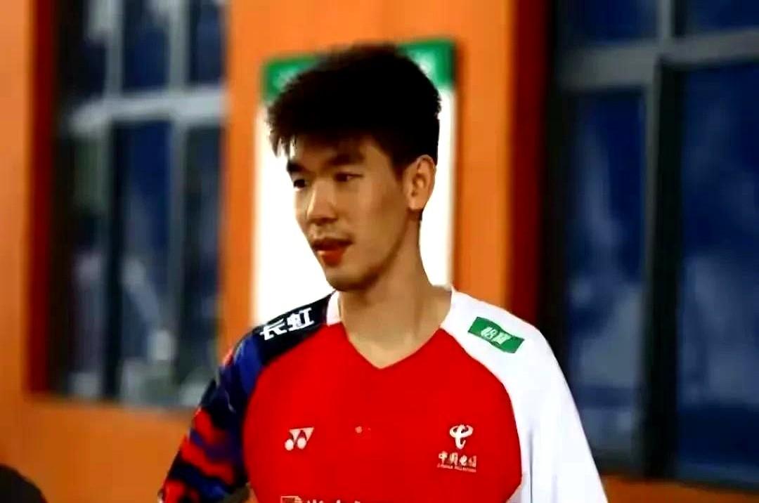 没想到孙文骏在羽超联赛的发挥这么亮眼，居然先后战胜了王昶/陈旭君。这反差真是