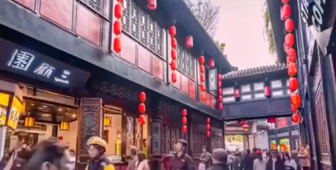 有没有想过，你耗光调休、咬牙抢高价机票、挤破头订酒店，奔赴千里，结果傻眼了：走遍