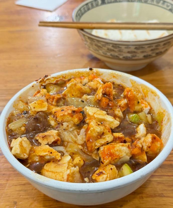 这家胡辣汤每天上午十点多就卖完了，来了几次都没吃上。今天赶了个大早，终于吃上了。