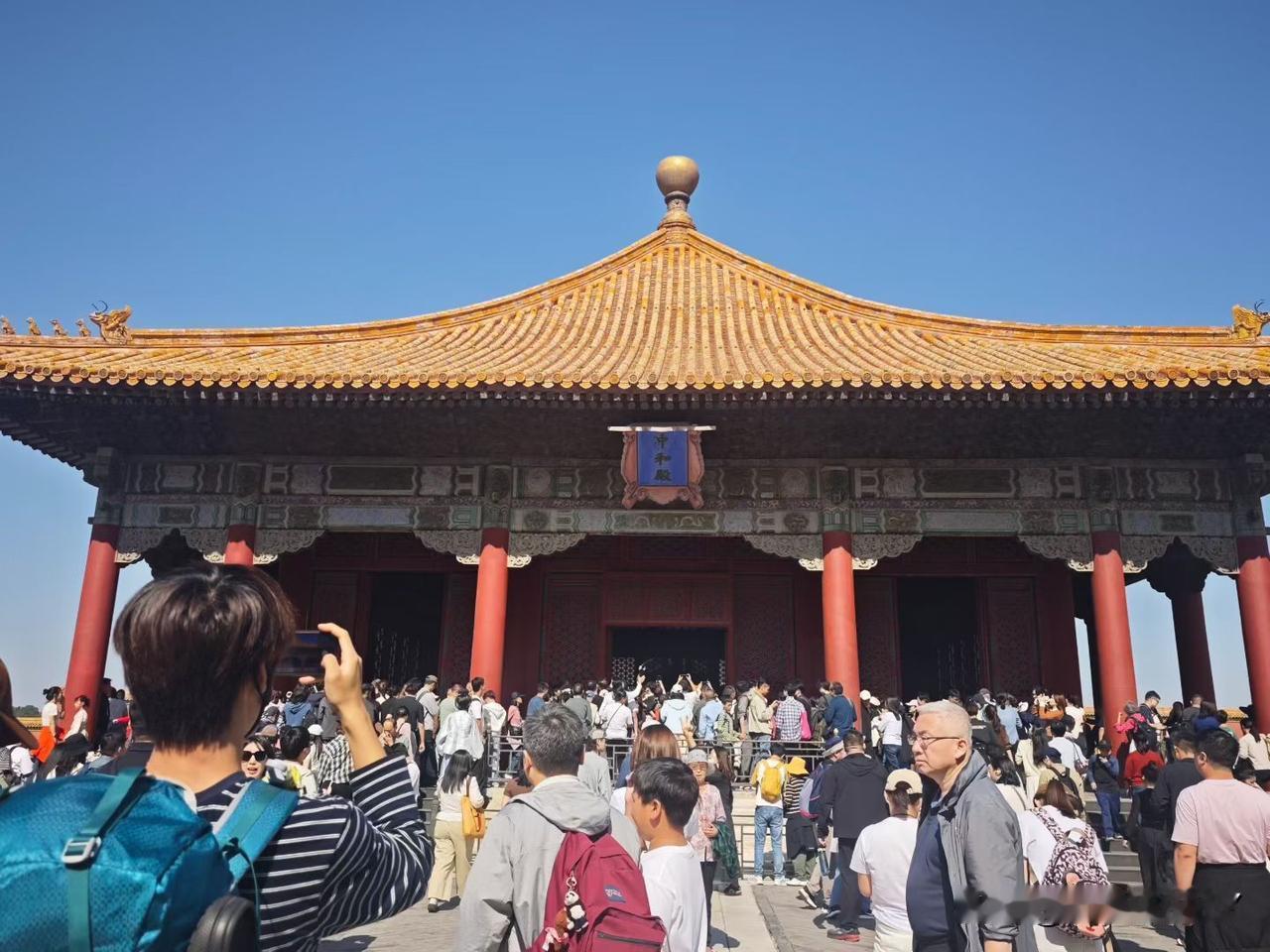 晒图笔记大赛故宫游客多，天气晴朗。