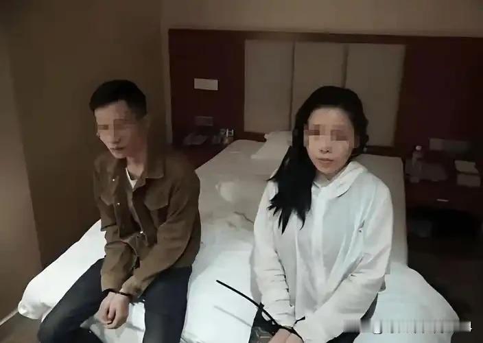 九十年代，拥有万名工人的国企老总出去嫖娼。被嫖女竟然是本厂员工。但老总不认识她。