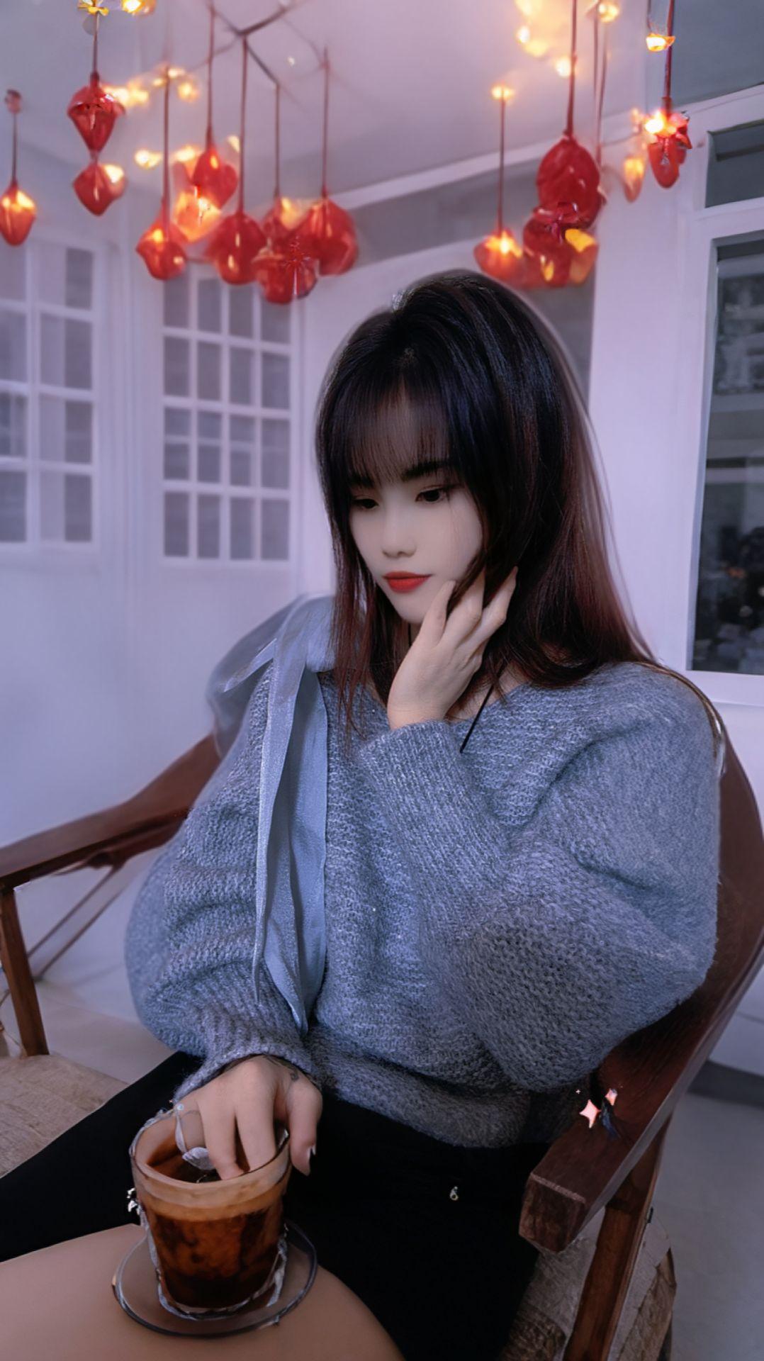 你笑着生活不难，可眼角的泪花却藏不住心酸