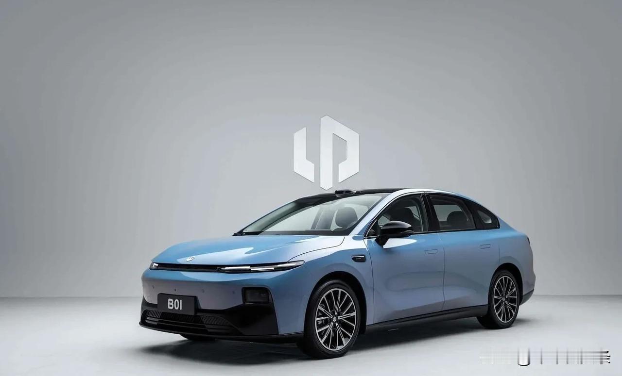零跑B01是零跑汽车2025年7月推出的全新纯电轿车，基于LEAP3.5技术架