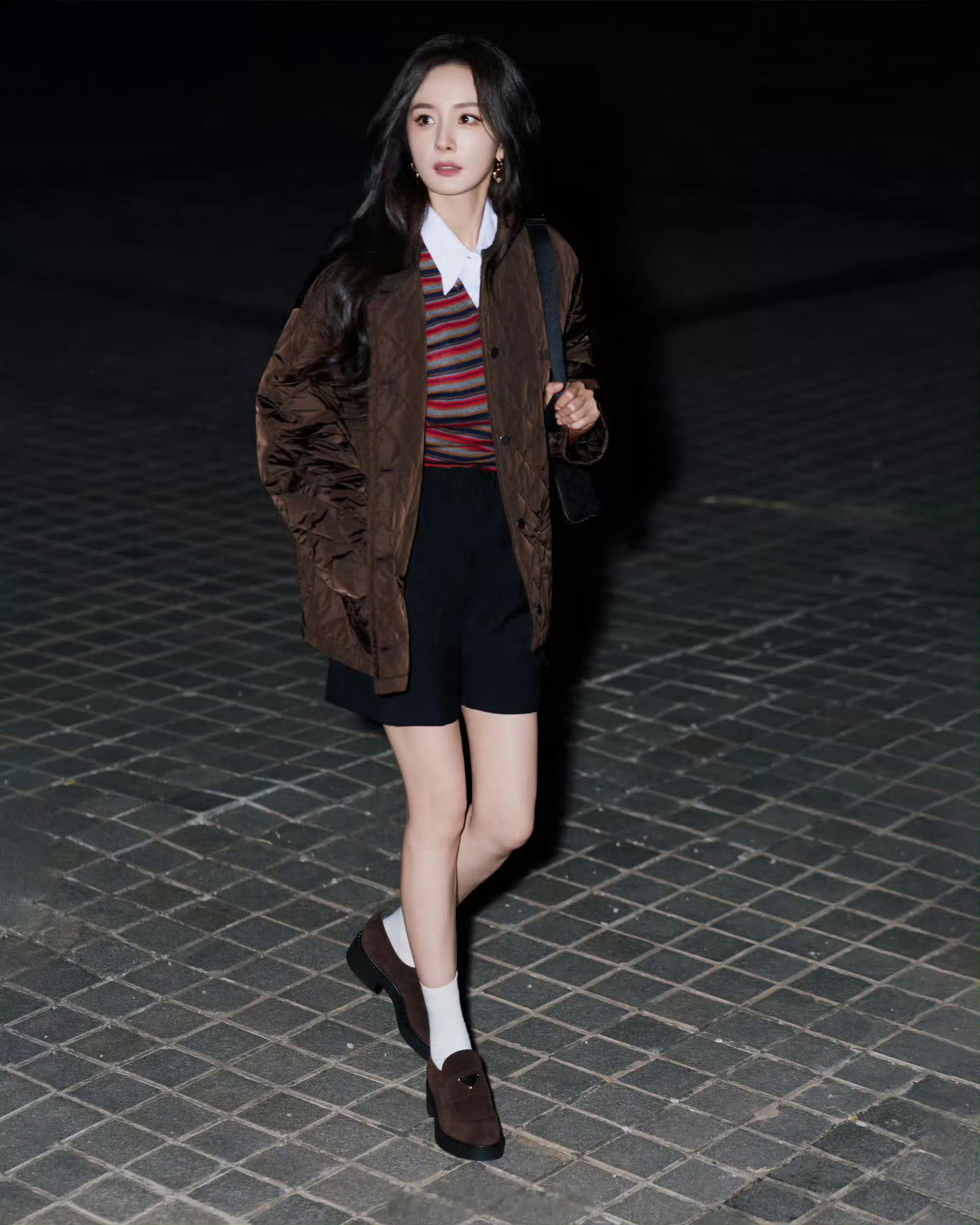 杨幂出发Prada米兰女装秀🤩​​​