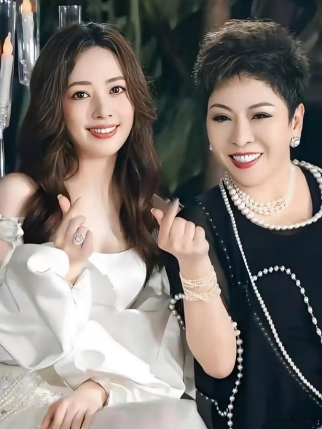 向太说郭碧婷养娘家向太陈岚直播说，郭碧婷没有养几个家，她就是养她爸爸那个家，她