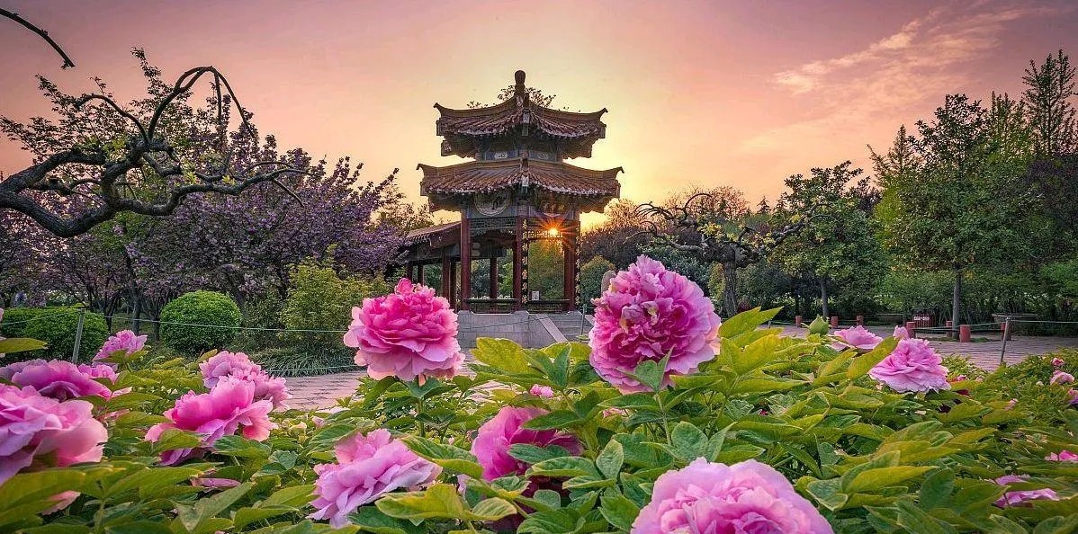 一、选父母双全的。公婆能搭把手，日子才过得顺。没父母帮衬，苦日子在后头。
