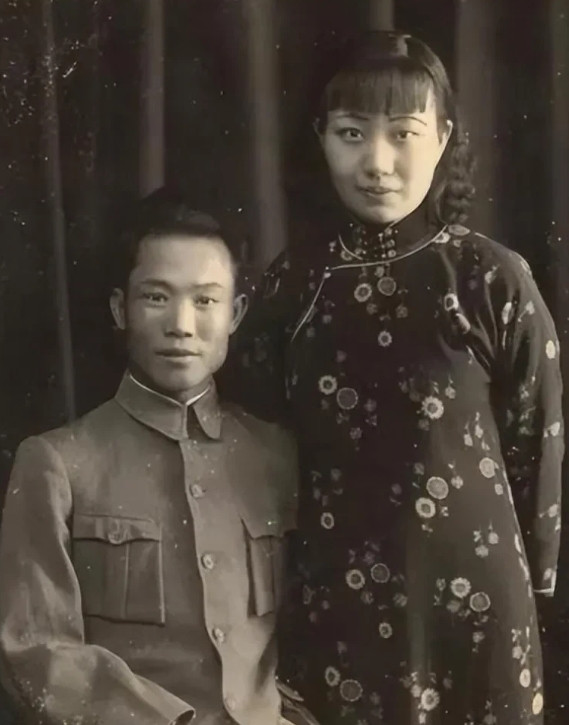 1925年，回家奔丧的陈诚见到了7年未见的妻子。当晚妻子想要同房，没曾想陈诚直接