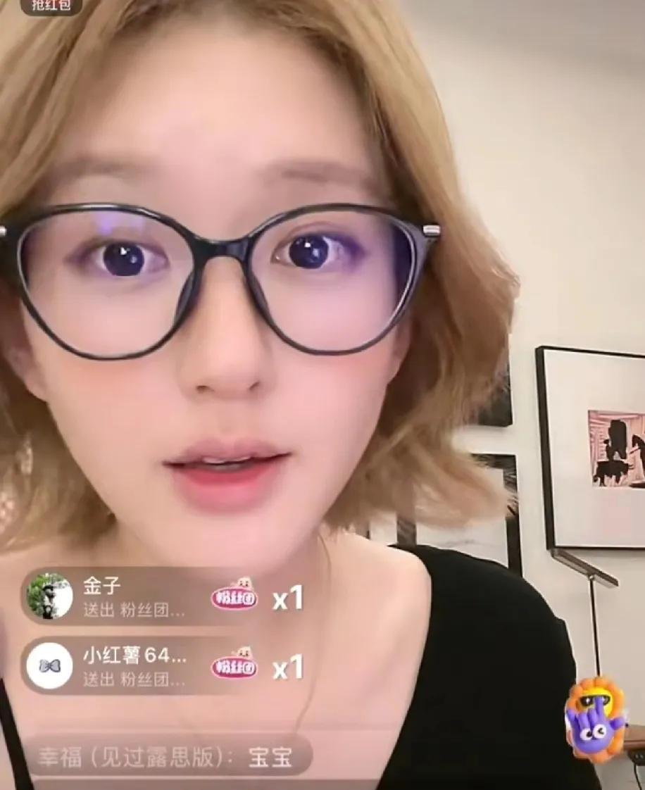 赵露思身边的朋友真的会毁了她的事业！最近赵露思每天直播开撕公司，说了很多无可挽