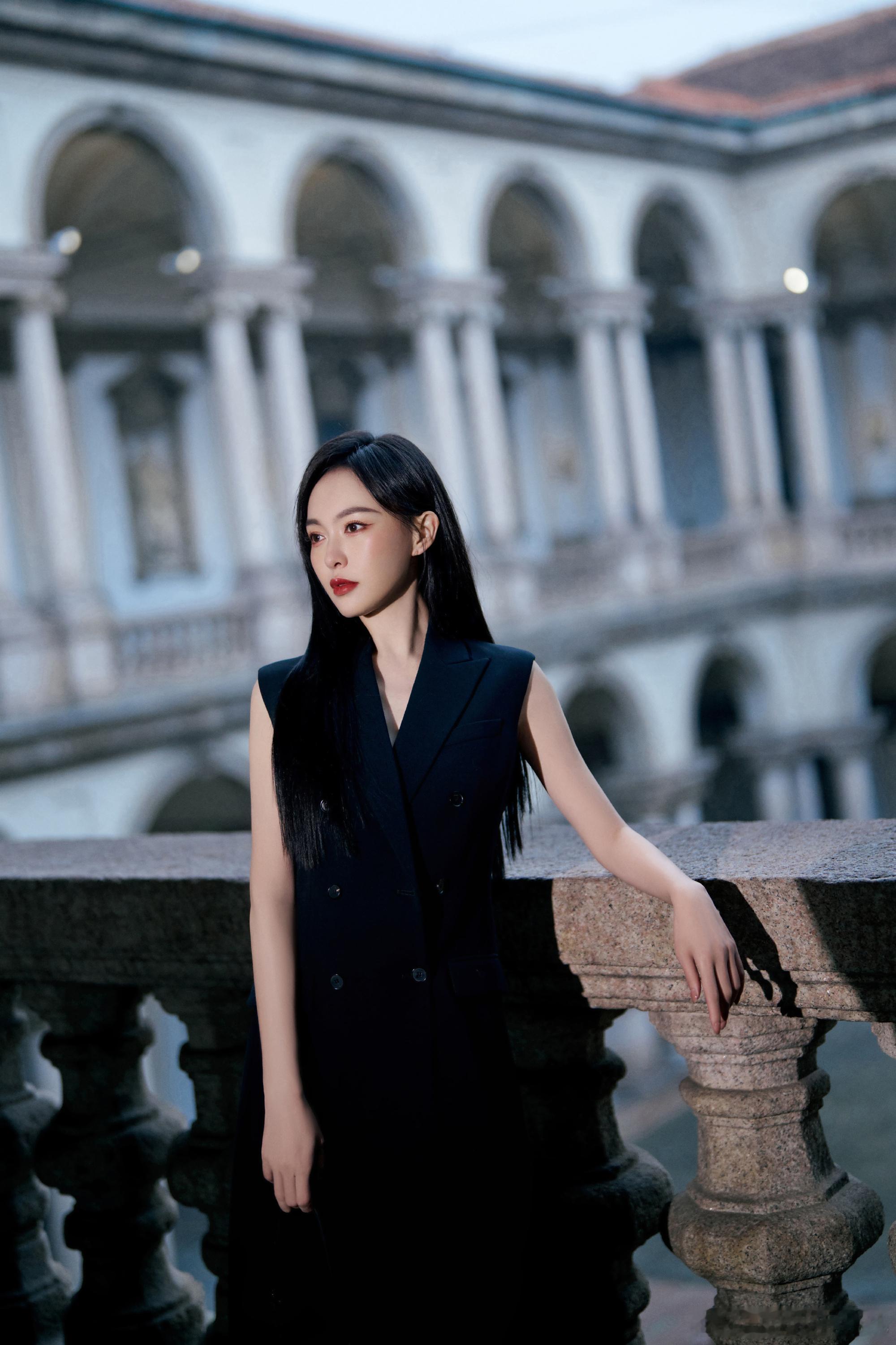 女王👸🏻👑时装周唐嫣时装周黑长直米兰时装周