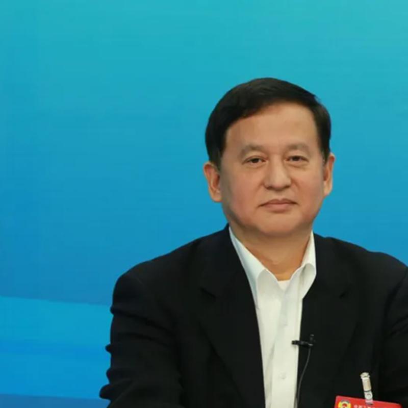 陈丽华和前夫唯一的儿子赵勇。住在金宝街最大的独栋别墅里。赵勇1959年出生，北京