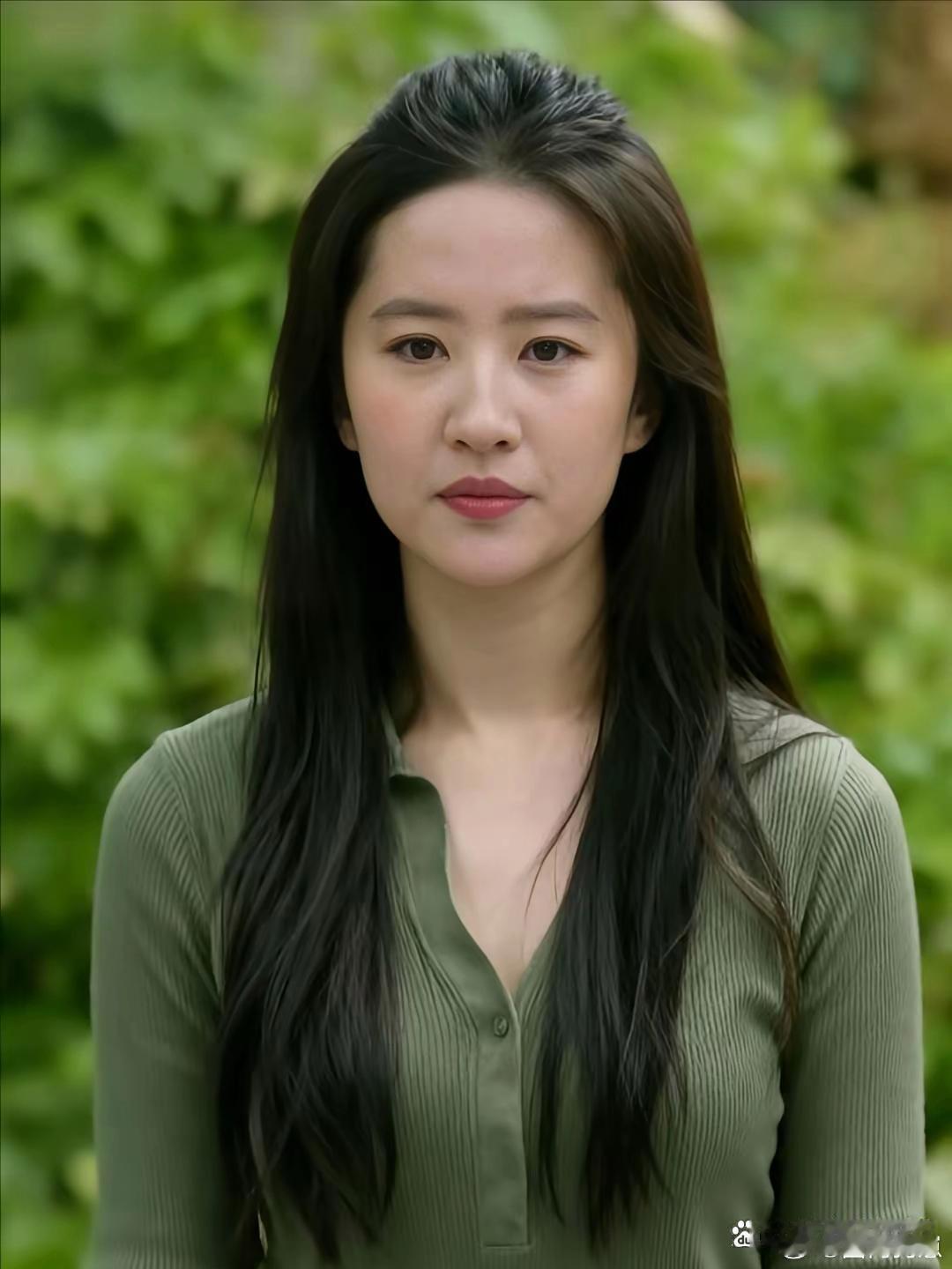 刘亦菲那回纯素颜出镜，简直美炸了，颜值太能打！
