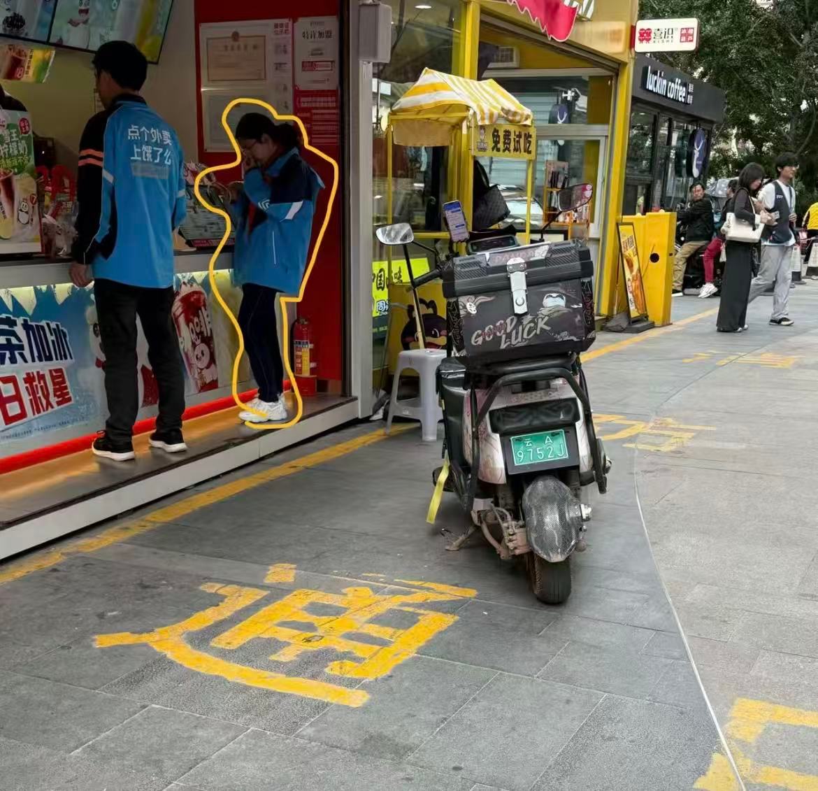 校服界有自己的职业大赛🤣👌这就是HR要的20年工作经验吗