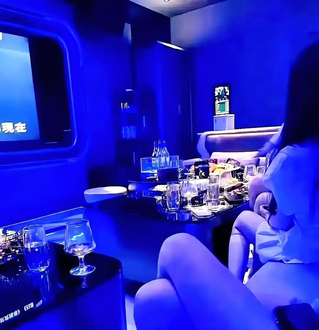 上海一家KTV里发生的这一幕，让人看了心里真不是滋味。监控视频传出来后，大家讨