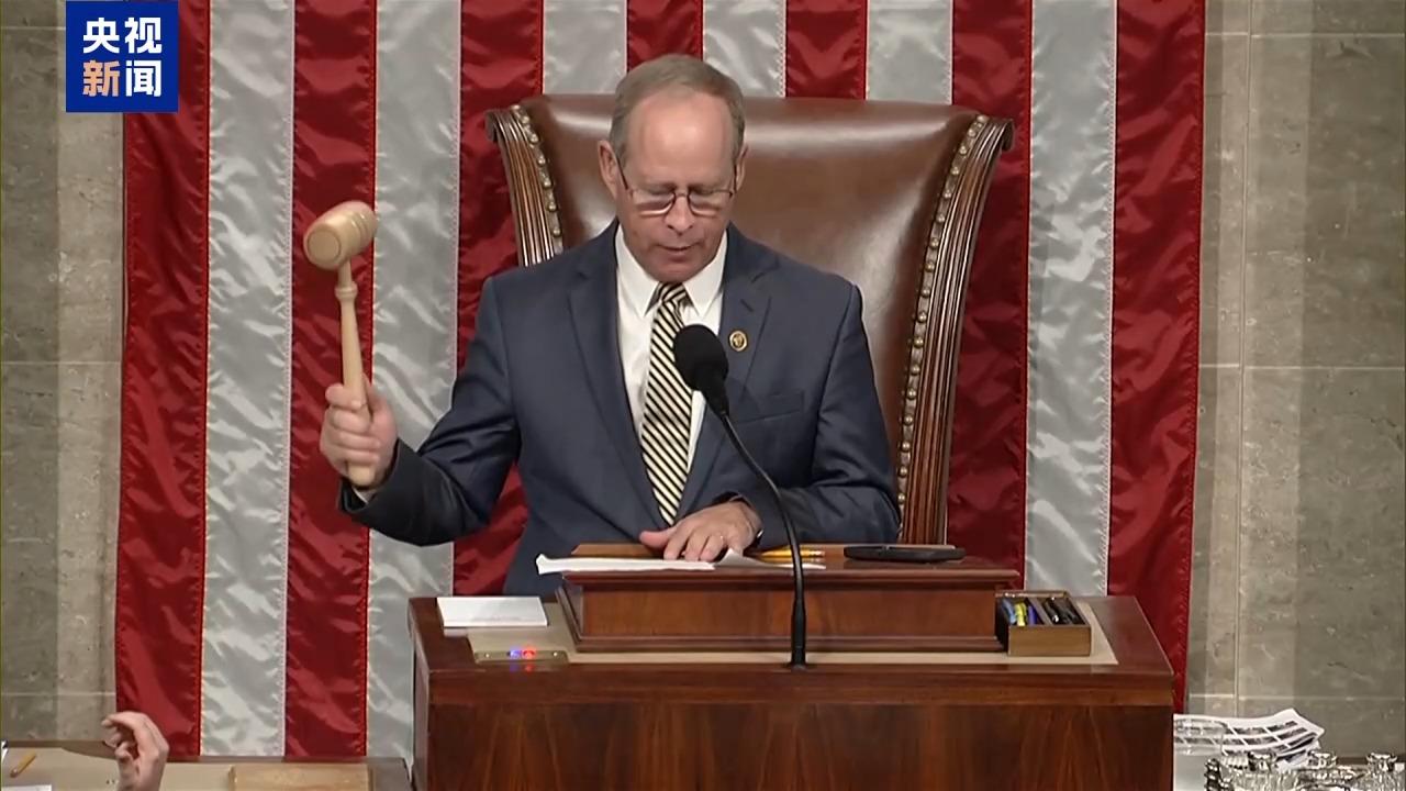 摆了四十三天，本轮美国政府停摆总算是结束了。当地时间11月12日，美国众议院通过