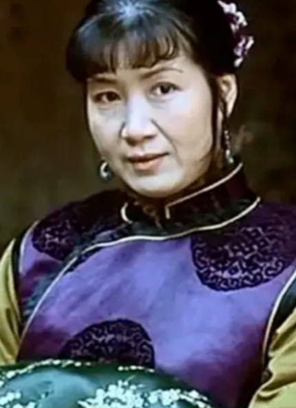 1990年，张艺谋筹拍《大红灯笼高高挂》，46岁的曹翠芬来面试二姨太，但张艺谋却