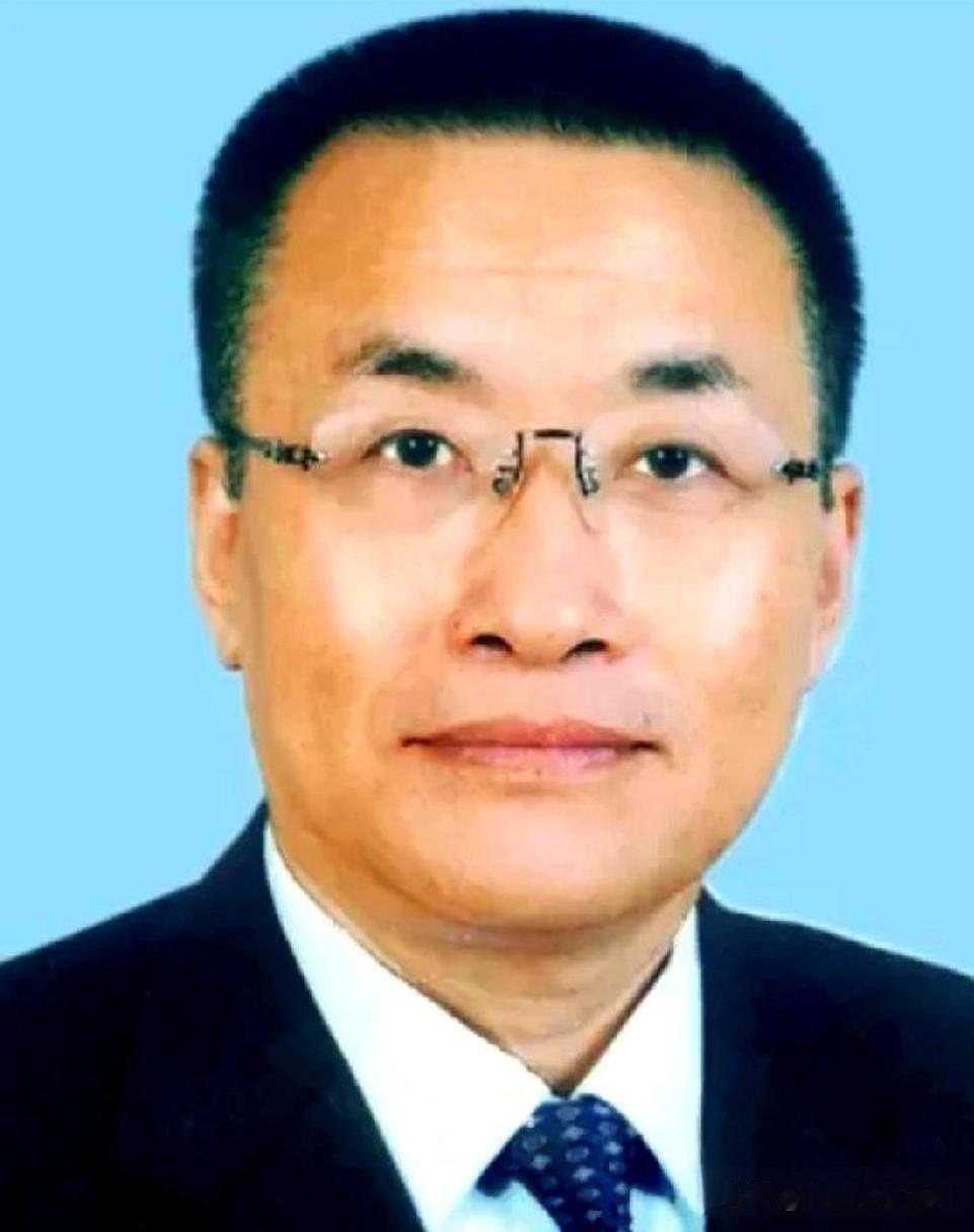 他57岁历任安徽省委副书记、副省长、代省长。58岁任省委副书记、省长。62岁任安