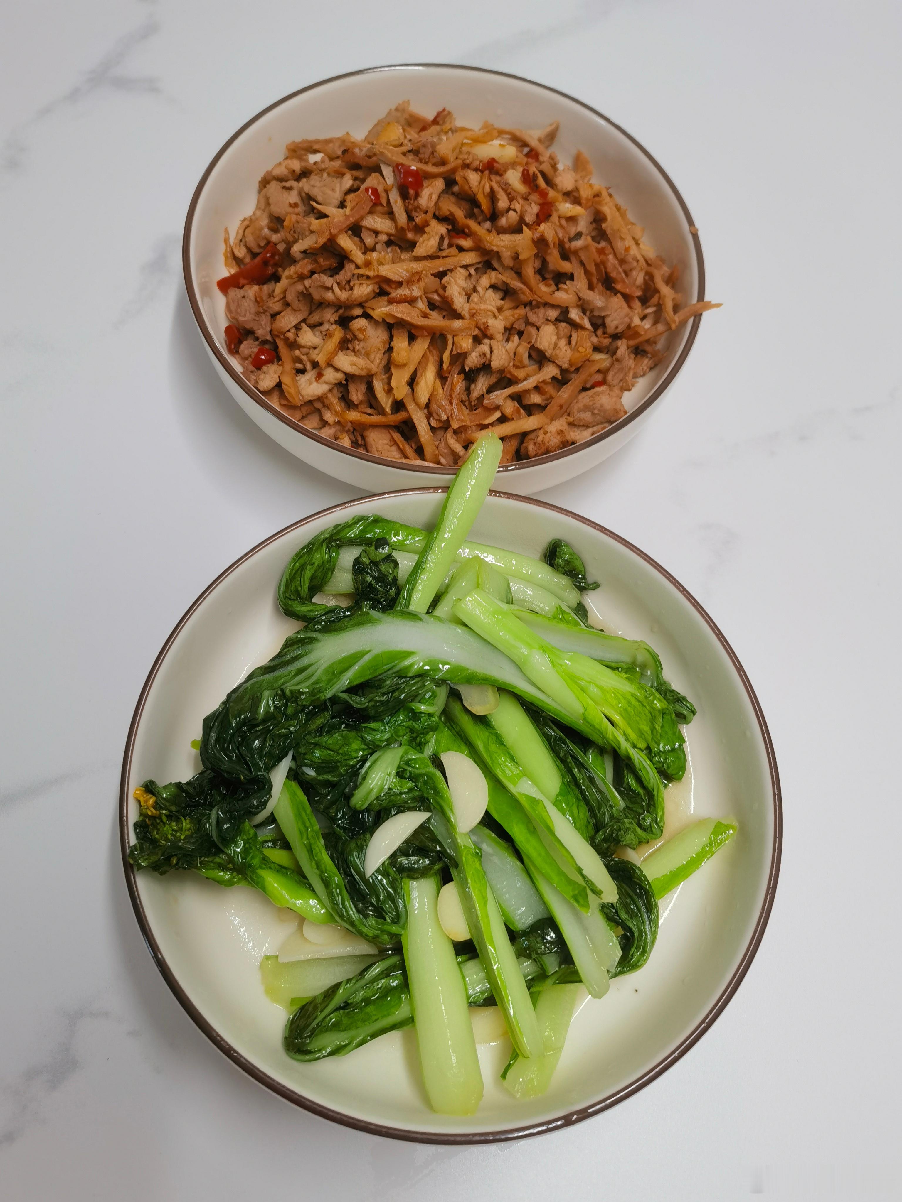 午餐：干笋炒肉+清炒菜心牛马再忙也要记得好好吃饭​​​