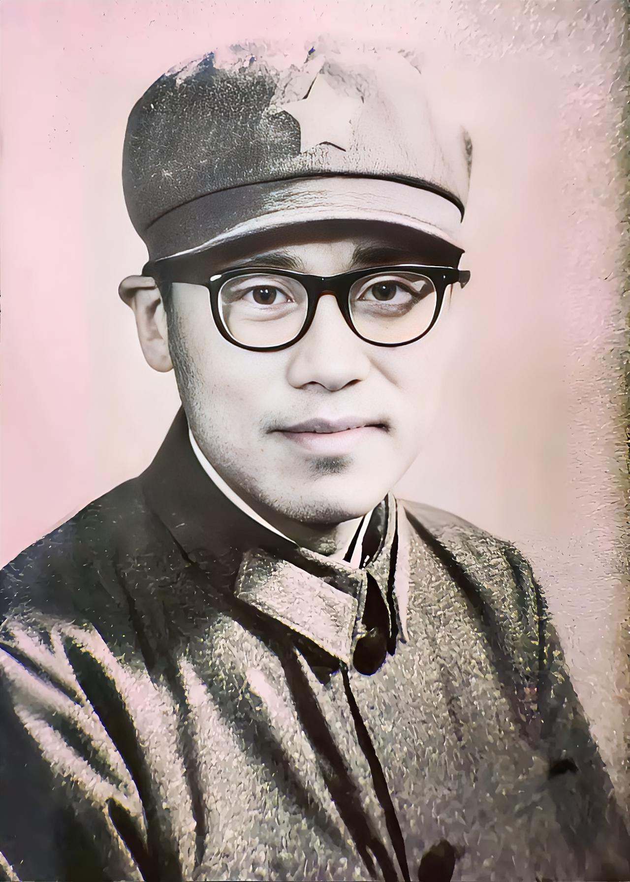 1950年，解放军连长转业回家，可在登上火车的时候，他却发现一个衣衫褴褛的女乞丐