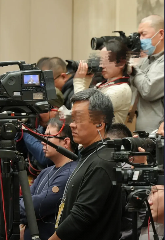 这次德国很生气，全世界宣扬我国招呼也不打一声，就用激光照射他们的飞机，这么做很过