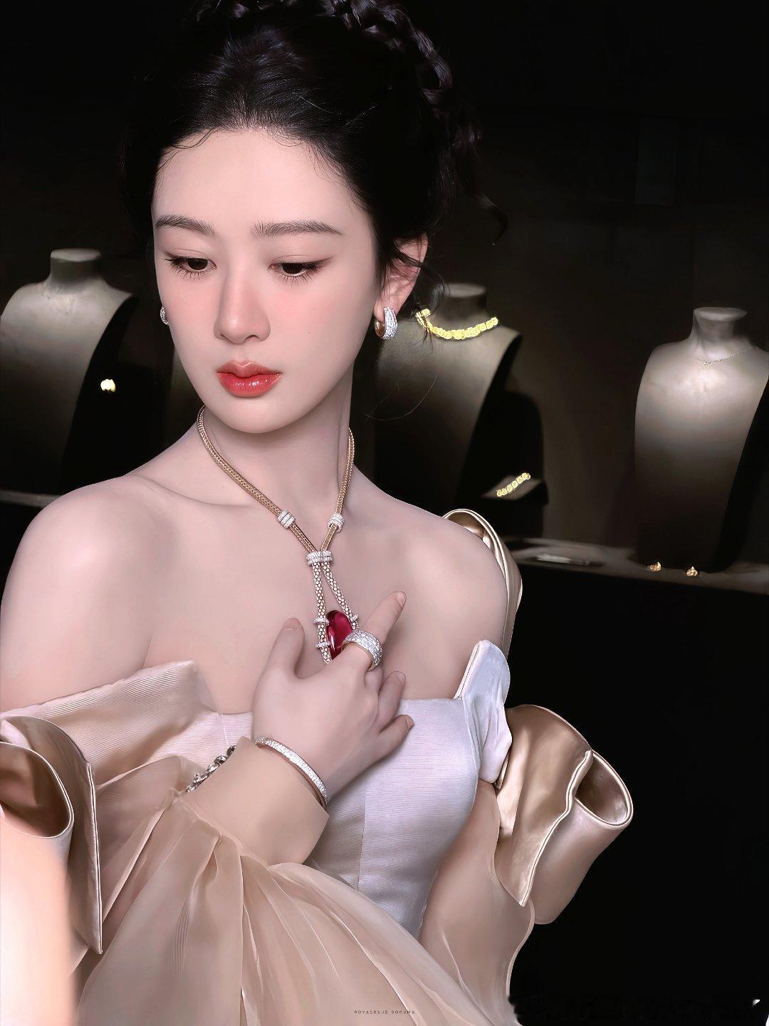 杨紫皮肤以为开了磨皮顶美啊！！！真的好看